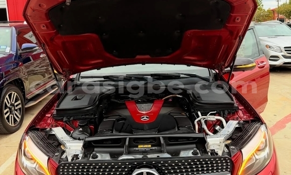 Acheter Neuf Voiture Mercedes-Benz GLC 250D Rouge à Lome, West africa Acheter Neuf Voiture Mercedes-Benz GLC 250D Rouge à Lome, West africa