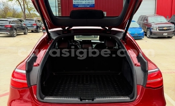 Acheter Neuf Voiture Mercedes-Benz GLC 250D Rouge à Lome, West africa Acheter Neuf Voiture Mercedes-Benz GLC 250D Rouge à Lome, West africa