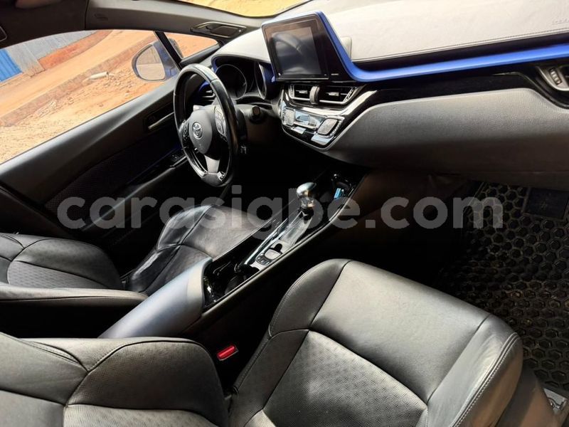 Big with watermark toyota c hr maritime lome 10886