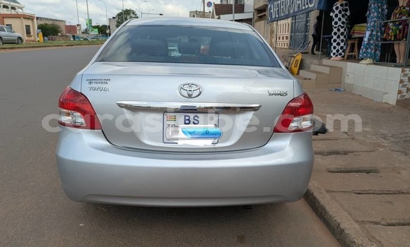 Acheter Import Voiture Toyota Yaris Gris à Lome, West africa Acheter Import Voiture Toyota Yaris Gris à Lome, West africa