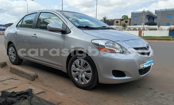 Acheter Import Voiture Toyota Yaris Gris à Lome, West africa Acheter Import Voiture Toyota Yaris Gris à Lome, West africa