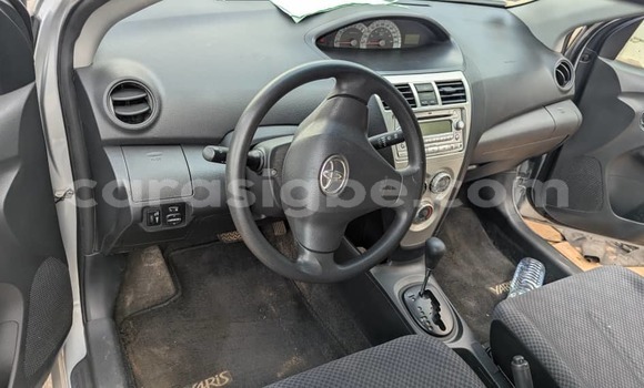 Acheter Import Voiture Toyota Yaris Gris à Lome, West africa Acheter Import Voiture Toyota Yaris Gris à Lome, West africa