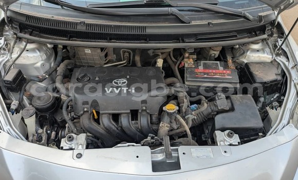 Acheter Import Voiture Toyota Yaris Gris à Lome, West africa Acheter Import Voiture Toyota Yaris Gris à Lome, West africa