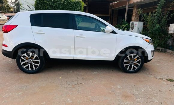 Acheter Occasion Voiture Kia Sportage Blanc à Lome, West africa Acheter Occasion Voiture Kia Sportage Blanc à Lome, West africa