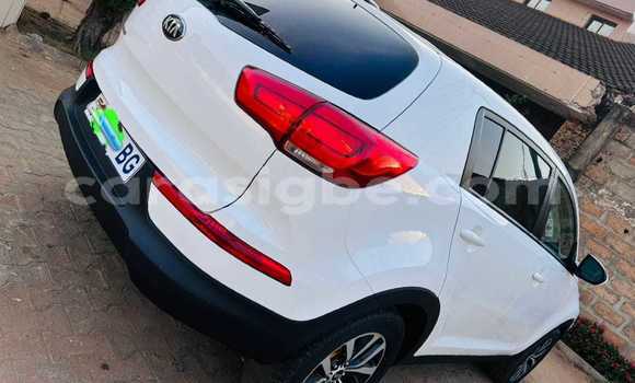 Acheter Occasion Voiture Kia Sportage Blanc à Lome, West africa Acheter Occasion Voiture Kia Sportage Blanc à Lome, West africa