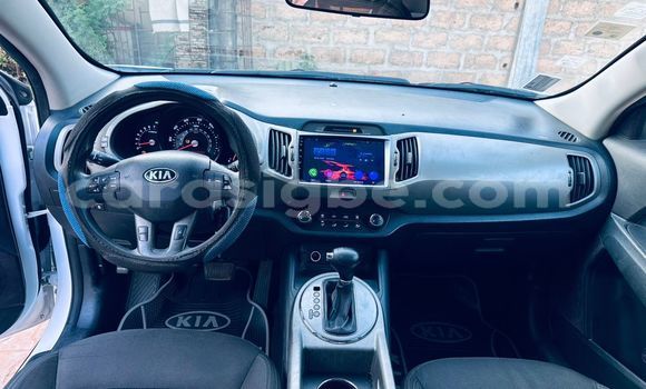 Acheter Occasion Voiture Kia Sportage Blanc à Lome, West africa Acheter Occasion Voiture Kia Sportage Blanc à Lome, West africa