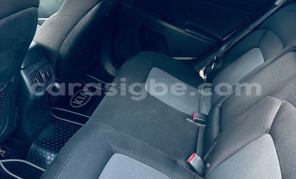 Acheter Occasion Voiture Kia Sportage Blanc à Lome, West africa Acheter Occasion Voiture Kia Sportage Blanc à Lome, West africa