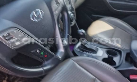 Acheter Occasion Voiture Hyundai Santa Fe Noir à Lome, West africa Acheter Occasion Voiture Hyundai Santa Fe Noir à Lome, West africa