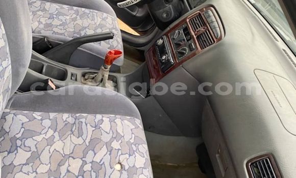 Acheter Occasion Voiture Toyota Avensis Gris à Lome, West africa Acheter Occasion Voiture Toyota Avensis Gris à Lome, West africa