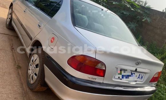Acheter Occasion Voiture Toyota Avensis Gris à Lome, West africa Acheter Occasion Voiture Toyota Avensis Gris à Lome, West africa