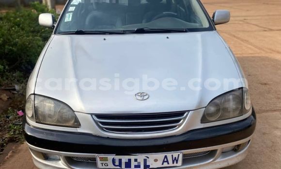 Acheter Occasion Voiture Toyota Avensis Gris à Lome, West africa Acheter Occasion Voiture Toyota Avensis Gris à Lome, West africa