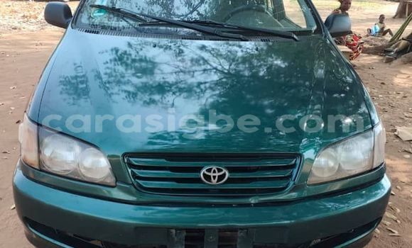 Buy Used Toyota Picnic Green Car in Lome in West africa Buy Used Toyota Picnic Green Car in Lome in West africa