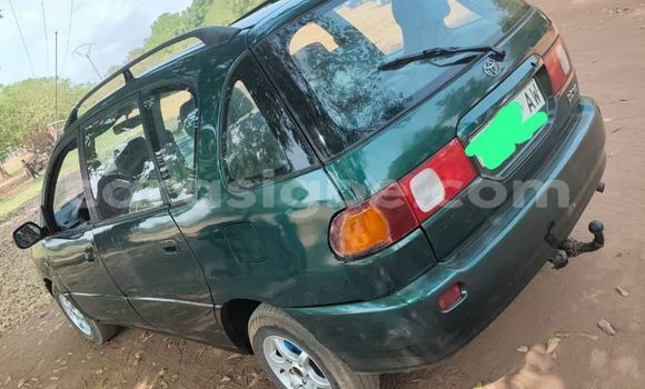 Buy Used Toyota Picnic Green Car in Lome in West africa Buy Used Toyota Picnic Green Car in Lome in West africa