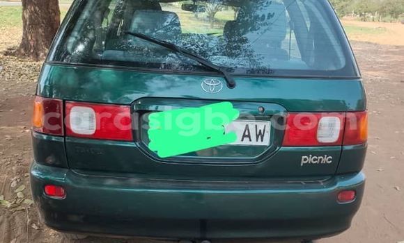 Buy Used Toyota Picnic Green Car in Lome in West africa Buy Used Toyota Picnic Green Car in Lome in West africa