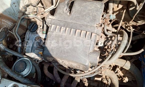 Acheter Occasion Voiture Toyota Yaris Gris à Lome, West africa Acheter Occasion Voiture Toyota Yaris Gris à Lome, West africa