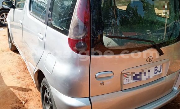 Acheter Occasion Voiture Toyota Yaris Gris à Lome, West africa Acheter Occasion Voiture Toyota Yaris Gris à Lome, West africa