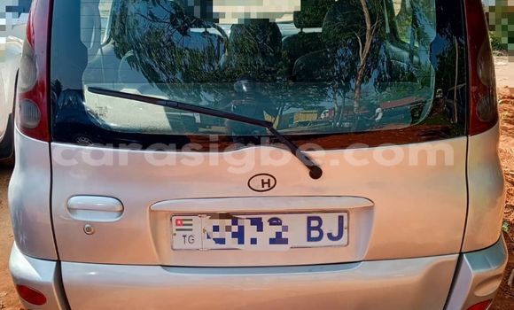 Acheter Occasion Voiture Toyota Yaris Gris à Lome, West africa Acheter Occasion Voiture Toyota Yaris Gris à Lome, West africa