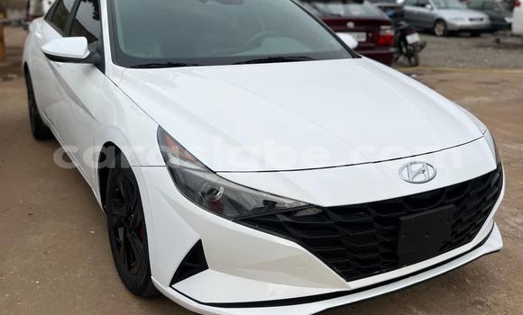 Acheter Occasion Voiture Hyundai Elantra Blanc à Lomé, Maritime