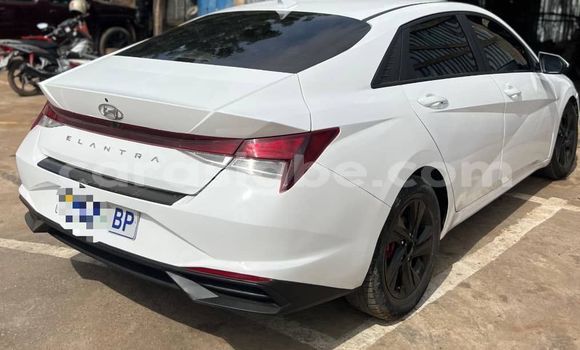 Acheter Occasion Voiture Hyundai Elantra Blanc à Lomé, Maritime Acheter Occasion Voiture Hyundai Elantra Blanc à Lomé, Maritime