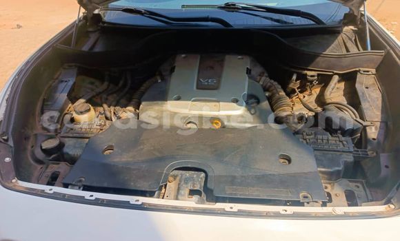 Acheter Occasion Voiture Infinity Q45 Blanc à Lome, West africa Acheter Occasion Voiture Infinity Q45 Blanc à Lome, West africa