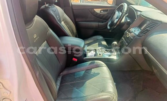Acheter Occasion Voiture Infinity Q45 Blanc à Lome, West africa Acheter Occasion Voiture Infinity Q45 Blanc à Lome, West africa