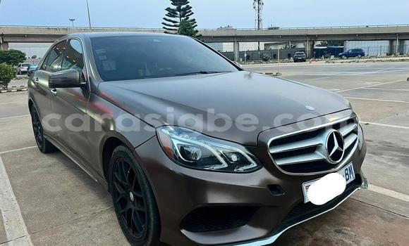 Acheter Occasion Voiture Mercedes-Benz E-Classe Beige à Lome, West africa Acheter Occasion Voiture Mercedes-Benz E-Classe Beige à Lome, West africa