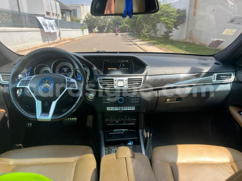 Big with watermark mercedes benz e classe west africa lome 10993