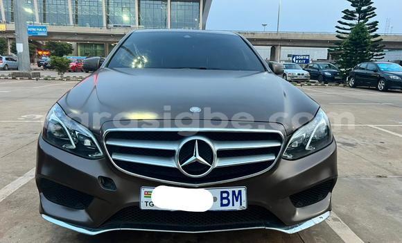 Acheter Occasion Voiture Mercedes-Benz E-Classe Beige à Lome, West africa Acheter Occasion Voiture Mercedes-Benz E-Classe Beige à Lome, West africa