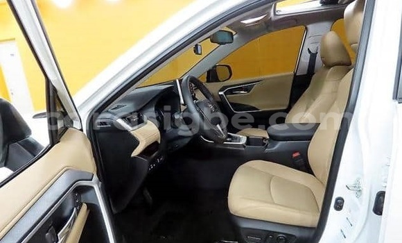 Acheter Occasion Voiture Toyota RAV4 Blanc à Lomé, Maritime Acheter Occasion Voiture Toyota RAV4 Blanc à Lomé, Maritime