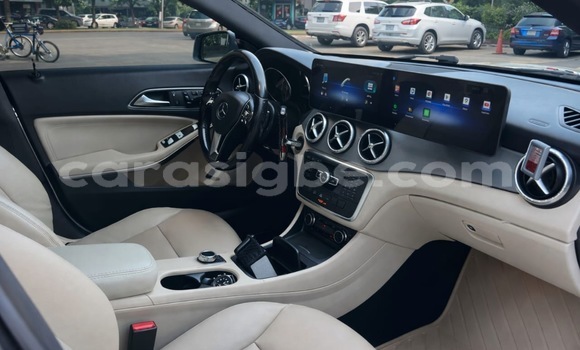 Acheter Occasion Voiture Mercedes-Benz C-Classe Blanc à Lome, West africa Acheter Occasion Voiture Mercedes-Benz C-Classe Blanc à Lome, West africa