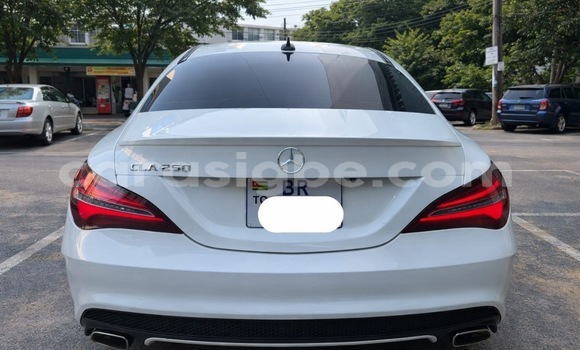 Acheter Occasion Voiture Mercedes-Benz C-Classe Blanc à Lome, West africa Acheter Occasion Voiture Mercedes-Benz C-Classe Blanc à Lome, West africa