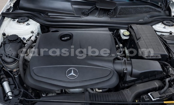 Acheter Occasion Voiture Mercedes-Benz C-Classe Blanc à Lome, West africa Acheter Occasion Voiture Mercedes-Benz C-Classe Blanc à Lome, West africa