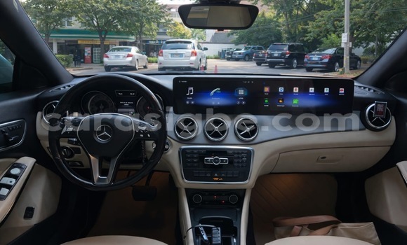 Acheter Occasion Voiture Mercedes-Benz C-Classe Blanc à Lome, West africa Acheter Occasion Voiture Mercedes-Benz C-Classe Blanc à Lome, West africa