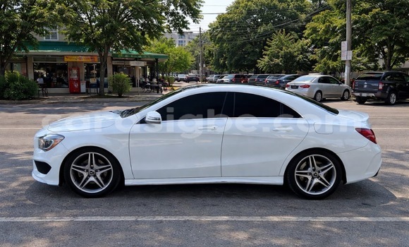 Acheter Occasion Voiture Mercedes-Benz C-Classe Blanc à Lome, West africa Acheter Occasion Voiture Mercedes-Benz C-Classe Blanc à Lome, West africa