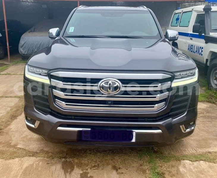 Big with watermark toyota land cruiser west africa lome 11004