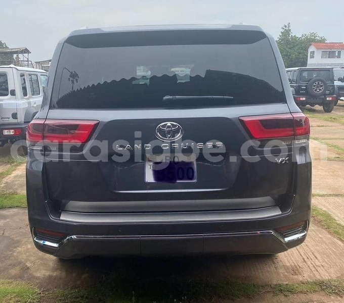 Big with watermark toyota land cruiser west africa lome 11004