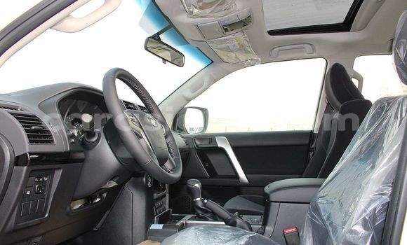 Acheter Occasion Voiture Toyota Land Cruiser Prado Blanc à Lomé, Maritime Acheter Occasion Voiture Toyota Land Cruiser Prado Blanc à Lomé, Maritime