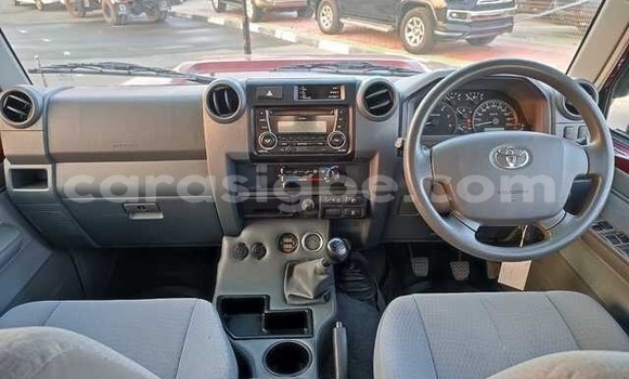 Acheter Occasion Voiture Toyota Land Cruiser Gris à Kandé, Togo Acheter Occasion Voiture Toyota Land Cruiser Gris à Kandé, Togo