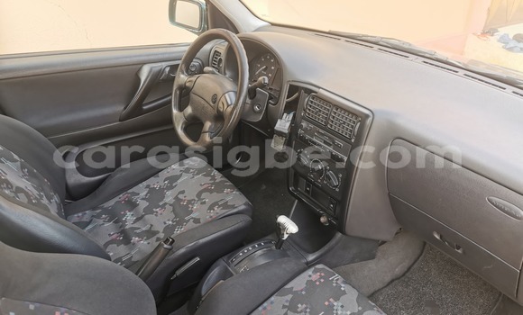 Acheter Occasion Voiture Volkswagen Polo Vert à Lomé, Togo Acheter Occasion Voiture Volkswagen Polo Vert à Lomé, Togo