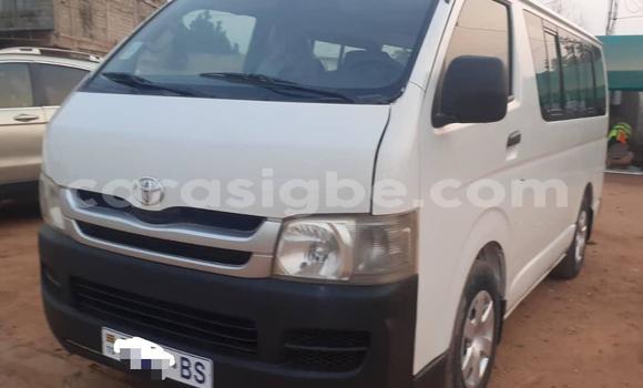 Acheter Neuf Voiture Toyota Hiace Blanc à Lome, West africa Acheter Neuf Voiture Toyota Hiace Blanc à Lome, West africa