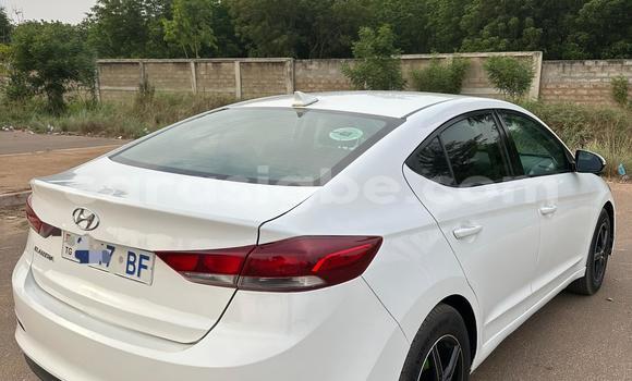 Acheter Occasion Voiture Hyundai Elantra Blanc à Lomé, Togo