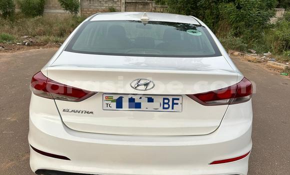 Acheter Occasion Voiture Hyundai Elantra Blanc à Lomé, Togo Acheter Occasion Voiture Hyundai Elantra Blanc à Lomé, Togo