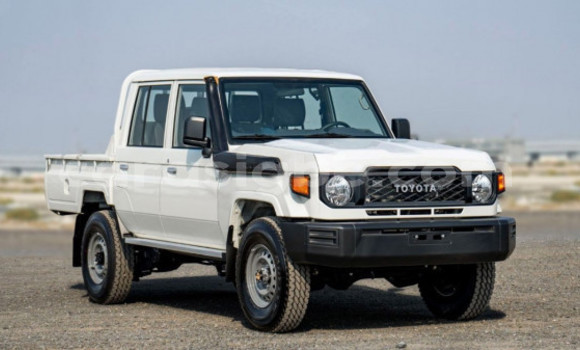 Buy Used Toyota Land Cruiser White Car in Lome in Maritime Buy Used Toyota Land Cruiser White Car in Lome in Maritime