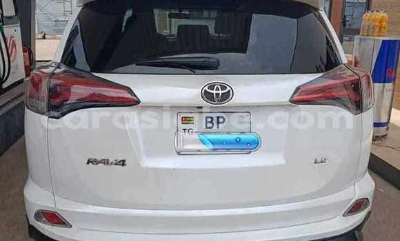 Acheter Occasion Voiture Toyota RAV4 Blanc à Lomé, Maritime Acheter Occasion Voiture Toyota RAV4 Blanc à Lomé, Maritime