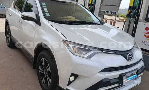 Acheter Occasion Voiture Toyota RAV4 Blanc à Lomé, Maritime Acheter Occasion Voiture Toyota RAV4 Blanc à Lomé, Maritime