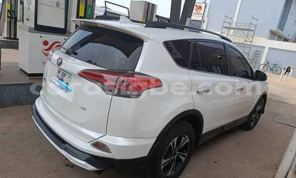Acheter Occasion Voiture Toyota RAV4 Blanc à Lomé, Maritime Acheter Occasion Voiture Toyota RAV4 Blanc à Lomé, Maritime