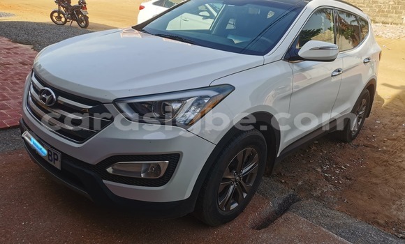 Buy Used Hyundai Santa Fe White Car in Lome in Maritime Buy Used Hyundai Santa Fe White Car in Lome in Maritime