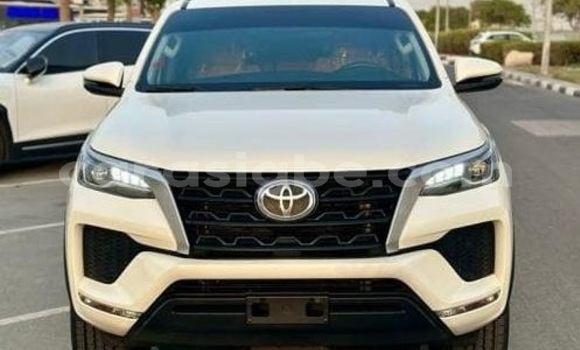 Acheter Occasion Voiture Toyota Fortuner Blanc à Lomé, Togo Acheter Occasion Voiture Toyota Fortuner Blanc à Lomé, Togo
