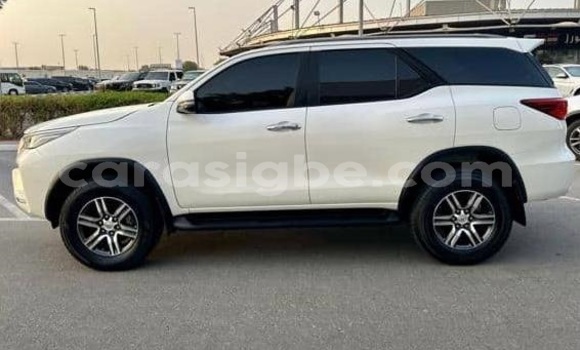 Acheter Occasion Voiture Toyota Fortuner Blanc à Lomé, Togo Acheter Occasion Voiture Toyota Fortuner Blanc à Lomé, Togo