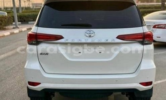 Acheter Occasion Voiture Toyota Fortuner Blanc à Lomé, Togo Acheter Occasion Voiture Toyota Fortuner Blanc à Lomé, Togo